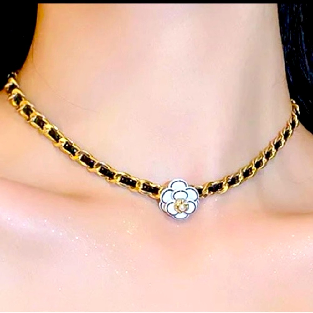LAST! Camellia Flower Gold Tone Fashion Choker Necklace with Rhinestones! - Picture 7 of 7